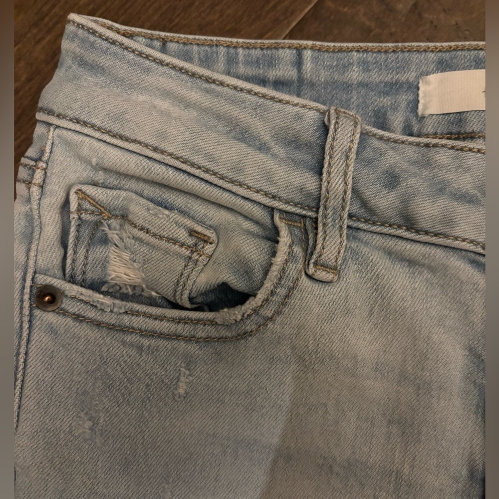 Hidden Jeans Light Wash with Split Ankle Hems for Women - Picture 4 of 12